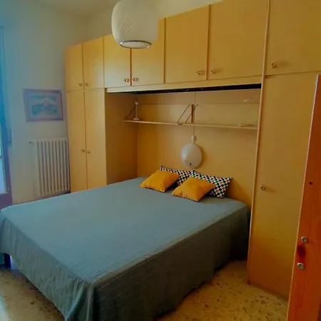 Bilocale In Piazza A Vista Mare Bellissima - Cod 485